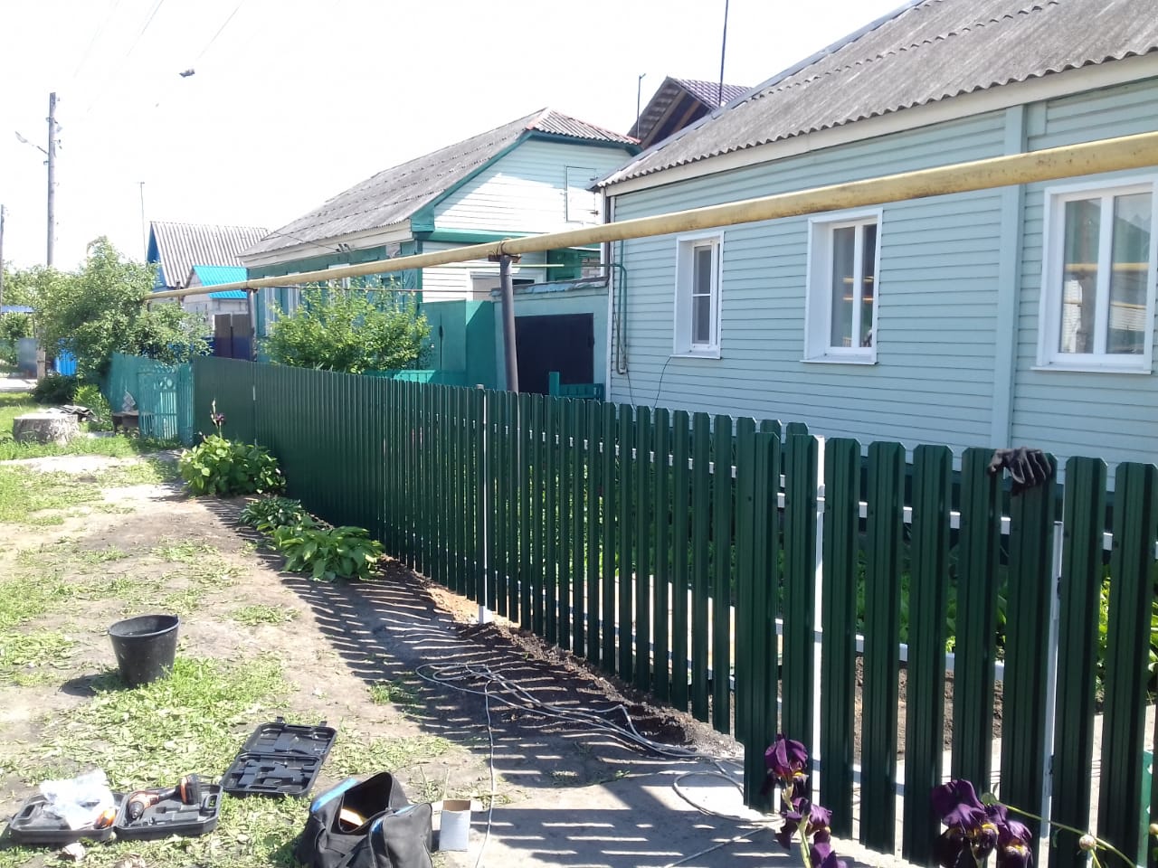 Комбинированный забор 25м штакетник и профлист, ворота, калитка фото в Новокубанске