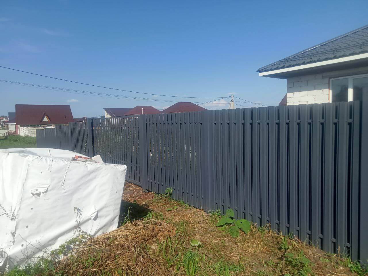 Забор из евроштакетника 21м RAL7024/7024 Серый Графит двусторонний фото 3 в Новокубанске