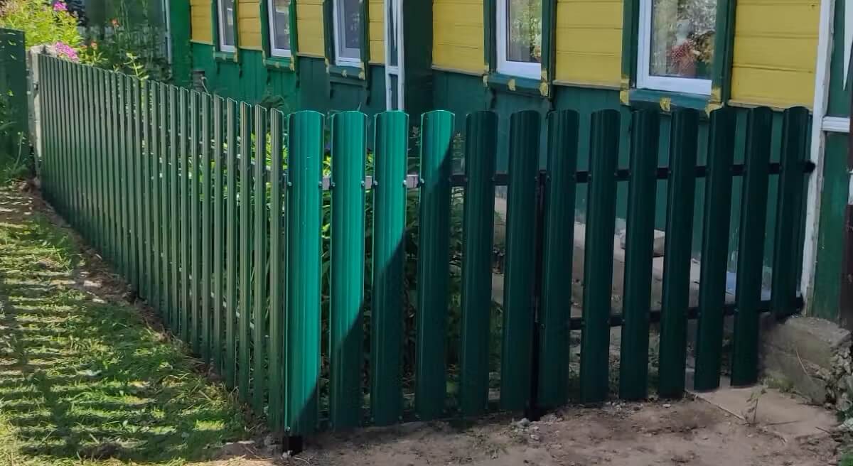 Заборчик из Евроштакетника 8м RAL6005/6005 Зеленый Мох двусторонний в Новокубанске