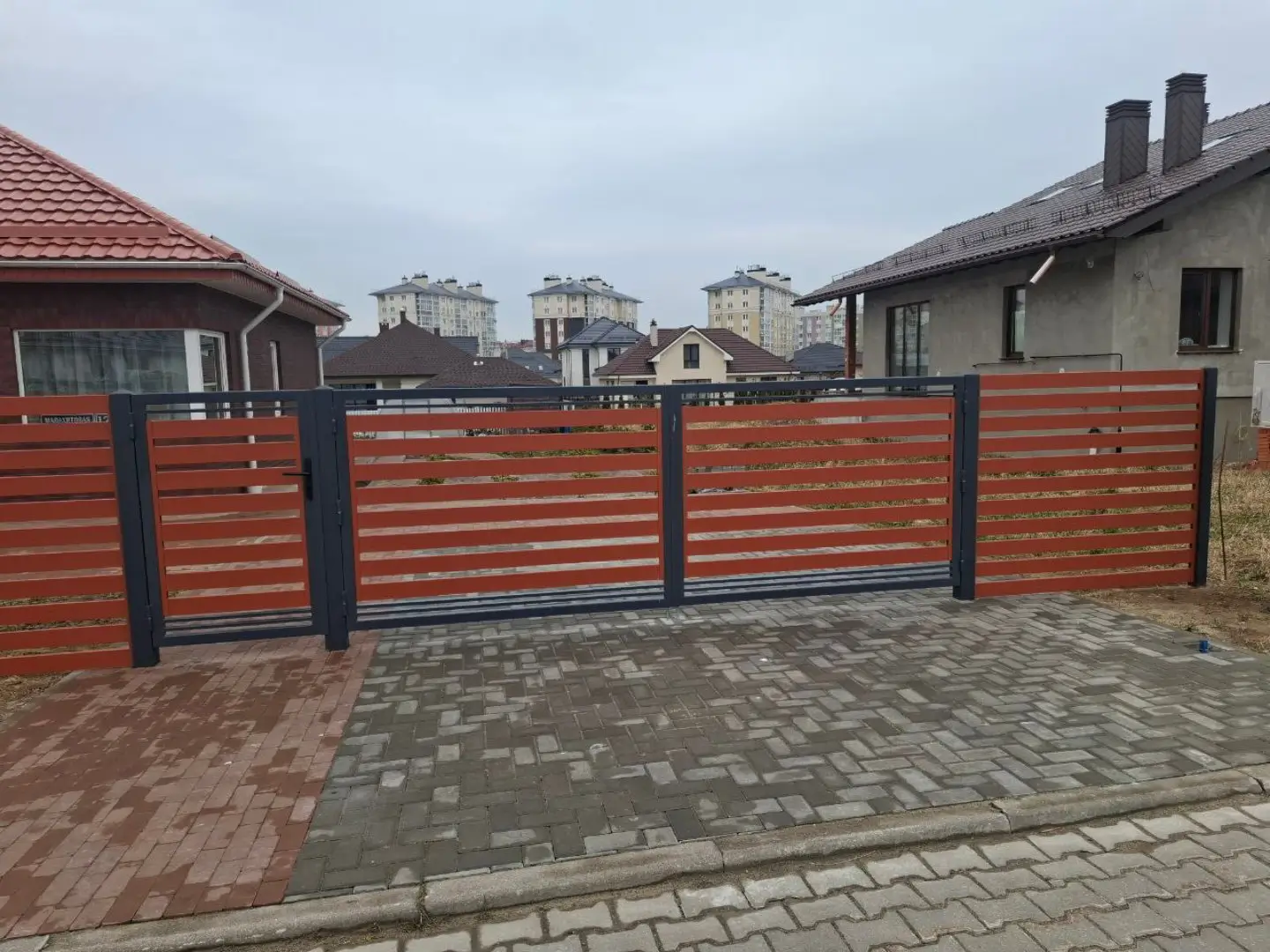 Забор-ранчо из металлопланкена 18м RAL8004 Терракотовый фото 2 в Новокубанске